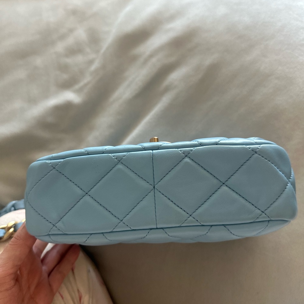 CHANEL Sky Blue Quilted Crossbody Bag with Gold Chain - Picture 6 of 9